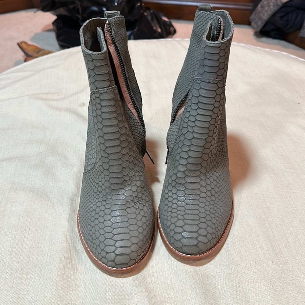 BNWOT JOIE BOOTIES
